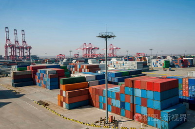 上海洋山深水经济自由贸易区集装箱码头起重机起重机塔