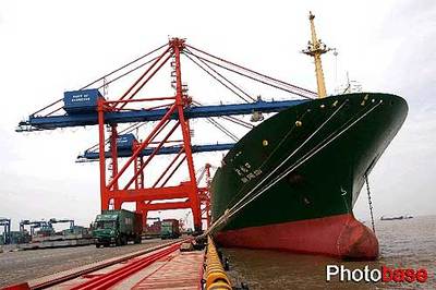 上海万吨海船搁浅福建泉州湾，贸易运输面临严峻挑战