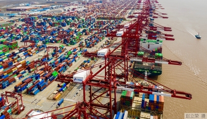 上海港集装箱吞吐量连续11年世界第一 贸易枢纽的卓越成就