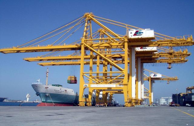 上海振华重工 全球港口机械巨头与中国民族制造的卓越代表